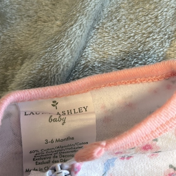 Laura Ashley Baby - long sleeve footed sleeper. Size 3-6 months - Picture 2 of 3